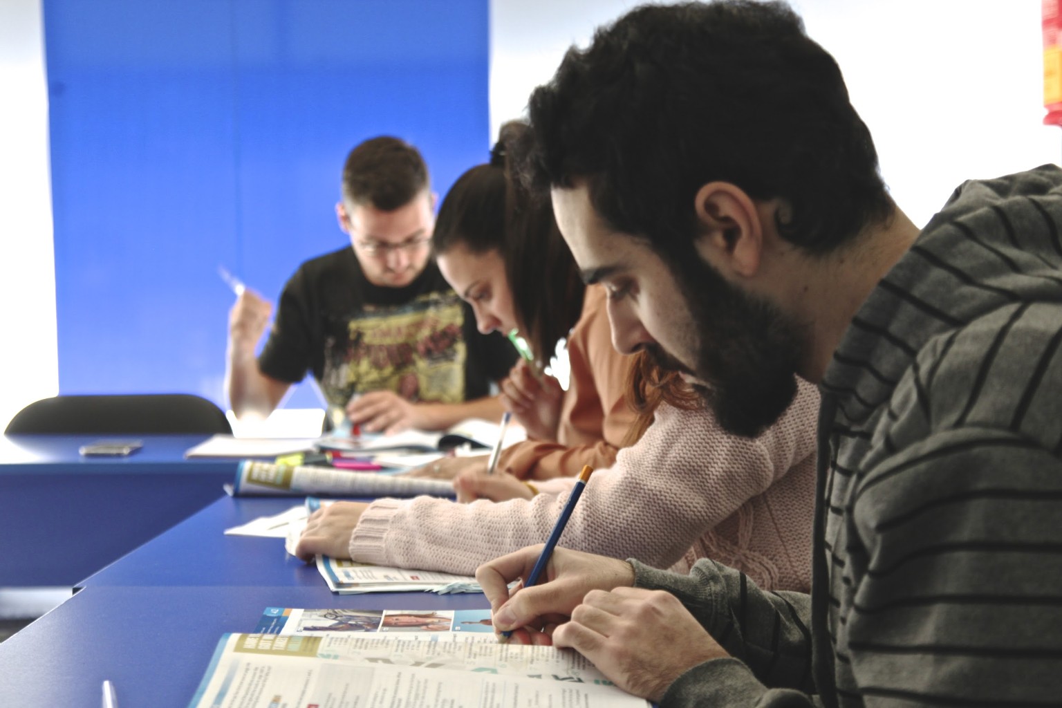Alumnos de Language Corner durante una clase de idiomas
